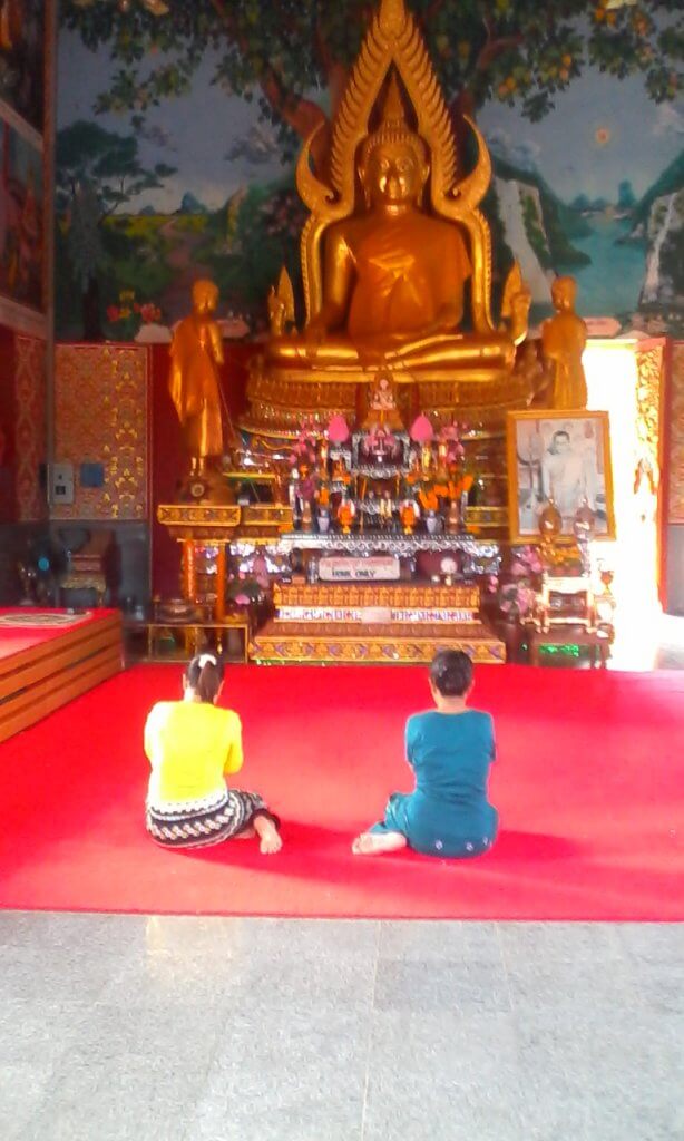 The mothers of Zaw Lin and Wai Phyo praying for their sons